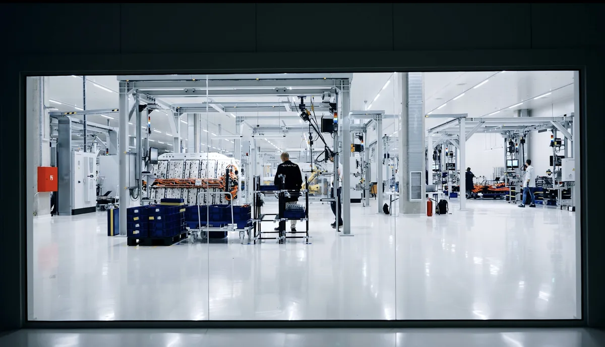 Fabrica BMW din Dingolfing, dedicată producției de baterii pentru i7.