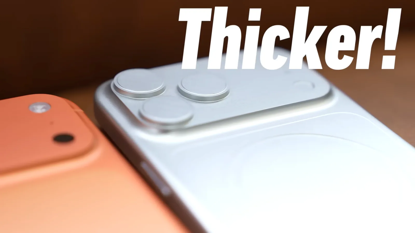 Detaliu al camerei iPhone 18 Pro Max cu lentile mai mari și design modificat.