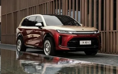 Noul SUV Huajing S, dotat cu tehnologie avansată de condus.