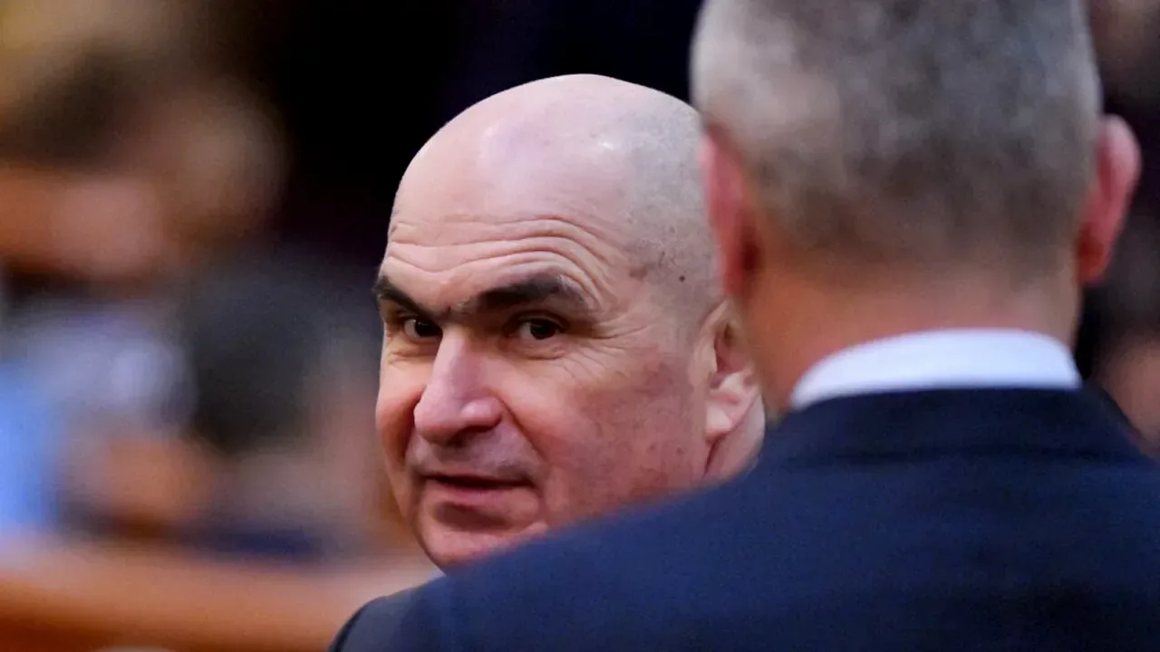 Ilie Bolojan discutând în Parlament, atmosfera tensionată.