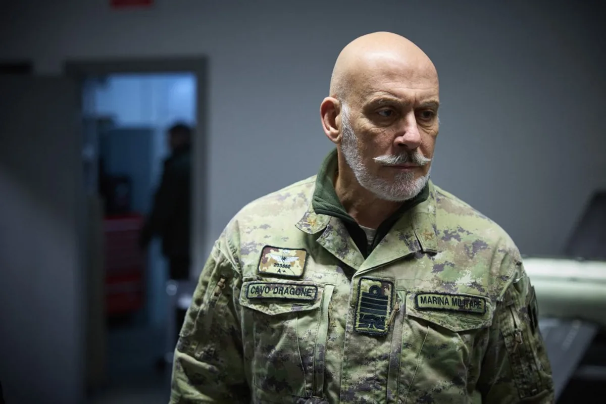 Amiralul Giuseppe Cavo Dragone discutând despre livrările de arme pentru Ucraina.