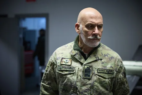 Amiralul Giuseppe Cavo Dragone discutând despre livrările de arme pentru Ucraina.