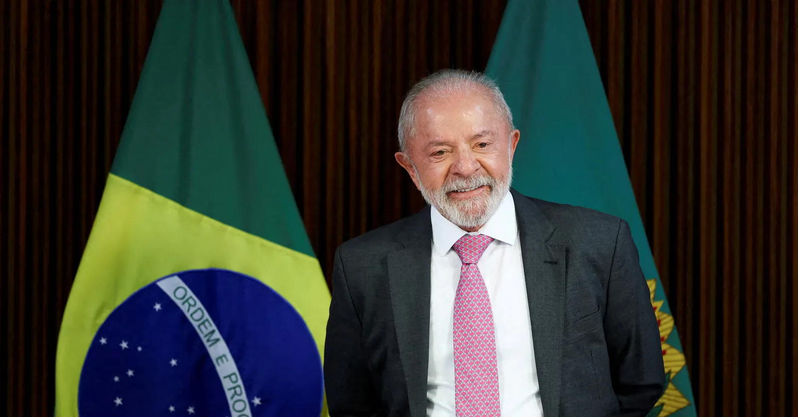 Lula și Flavio Bolsonaro se află într-o competiție strânsă pentru alegeri.