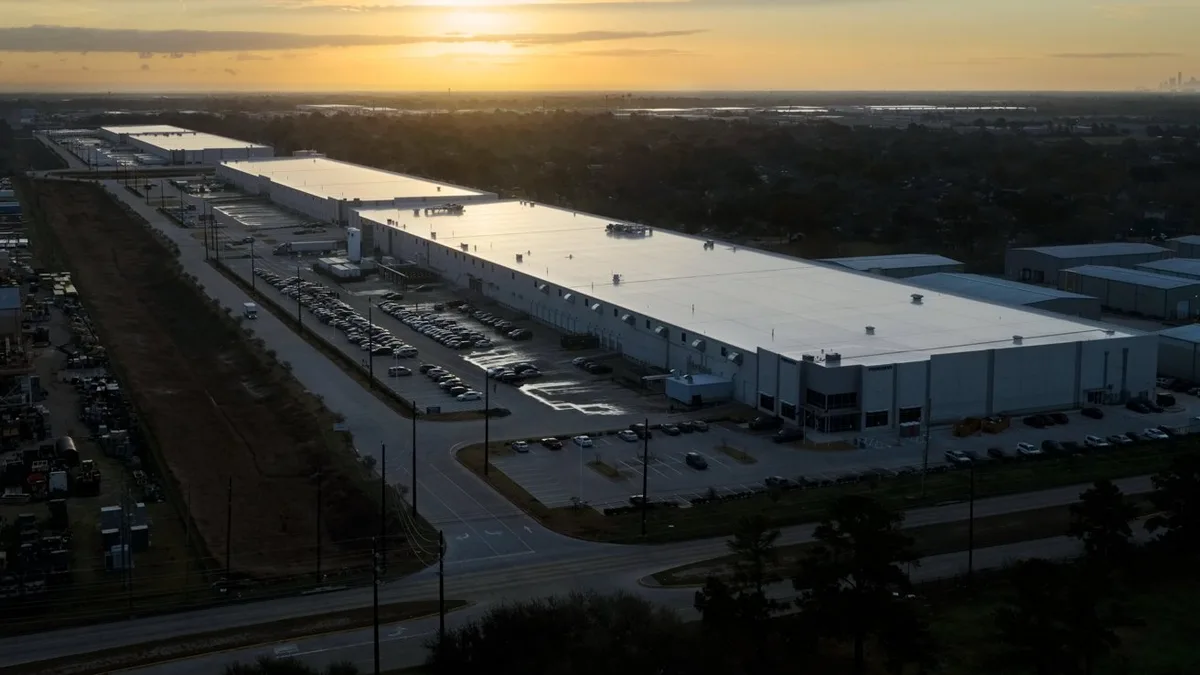 Fabrica Apple din Houston, pregătită pentru producția Mac mini.