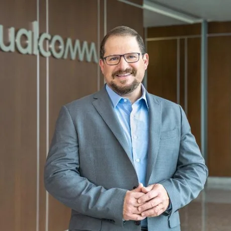 Cristiano Amon, CEO Qualcomm, discutând despre inovații în tehnologia AI.