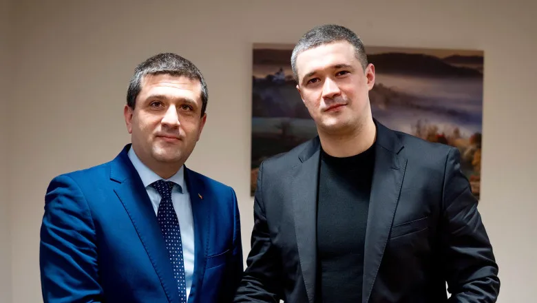 Radu Miruță și ministrul ucrainean al Apărării discutând despre cooperarea militară.