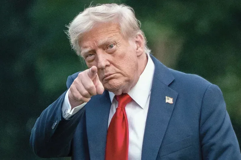 Donald Trump discută despre condiționarea apărării NATO de cheltuielile pentru apărare.