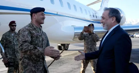 Negocieri de pace între lideri militari și diplomatici în contextul conflictului din Liban.