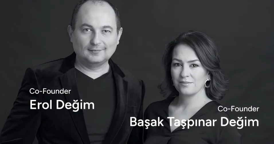 Co-fondatorii Erol Değim și Bașak Tașpınar la evenimentul HomeRun