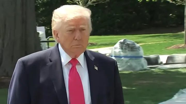 Donald Trump în fața Casei Albe, reflectând asupra sănătății mintale.