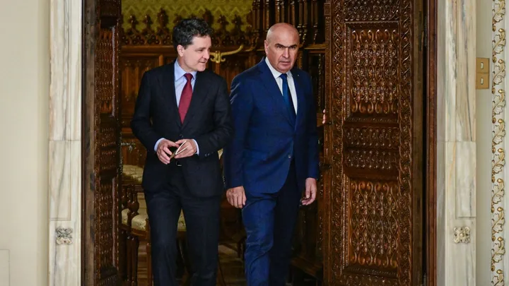 Discuții tensionate între liderii partidelor politice românești.