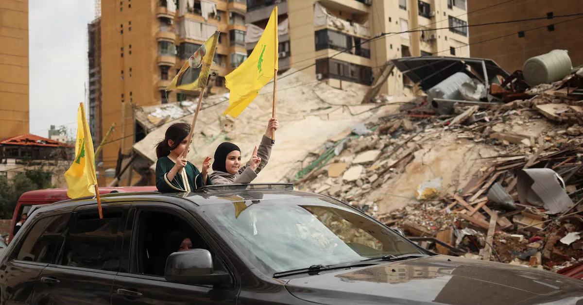 Oamenii se întorc în zone afectate de conflict, în mijlocul distrugerii.