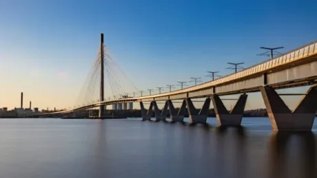 Podul Kruunuvuorensilta din Helsinki, dedicat pietonilor și bicicliștilor.