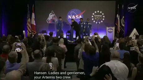 Astronauții Artemis II primesc aplauze la întoarcerea în Houston, împărtășind emoțiile trăite.