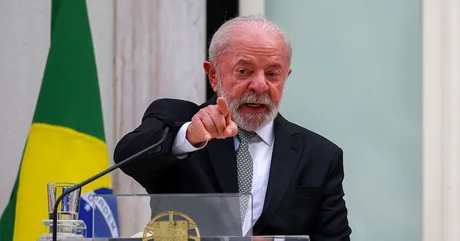 Președintele Braziliei discută despre relațiile internaționale la o conferință.