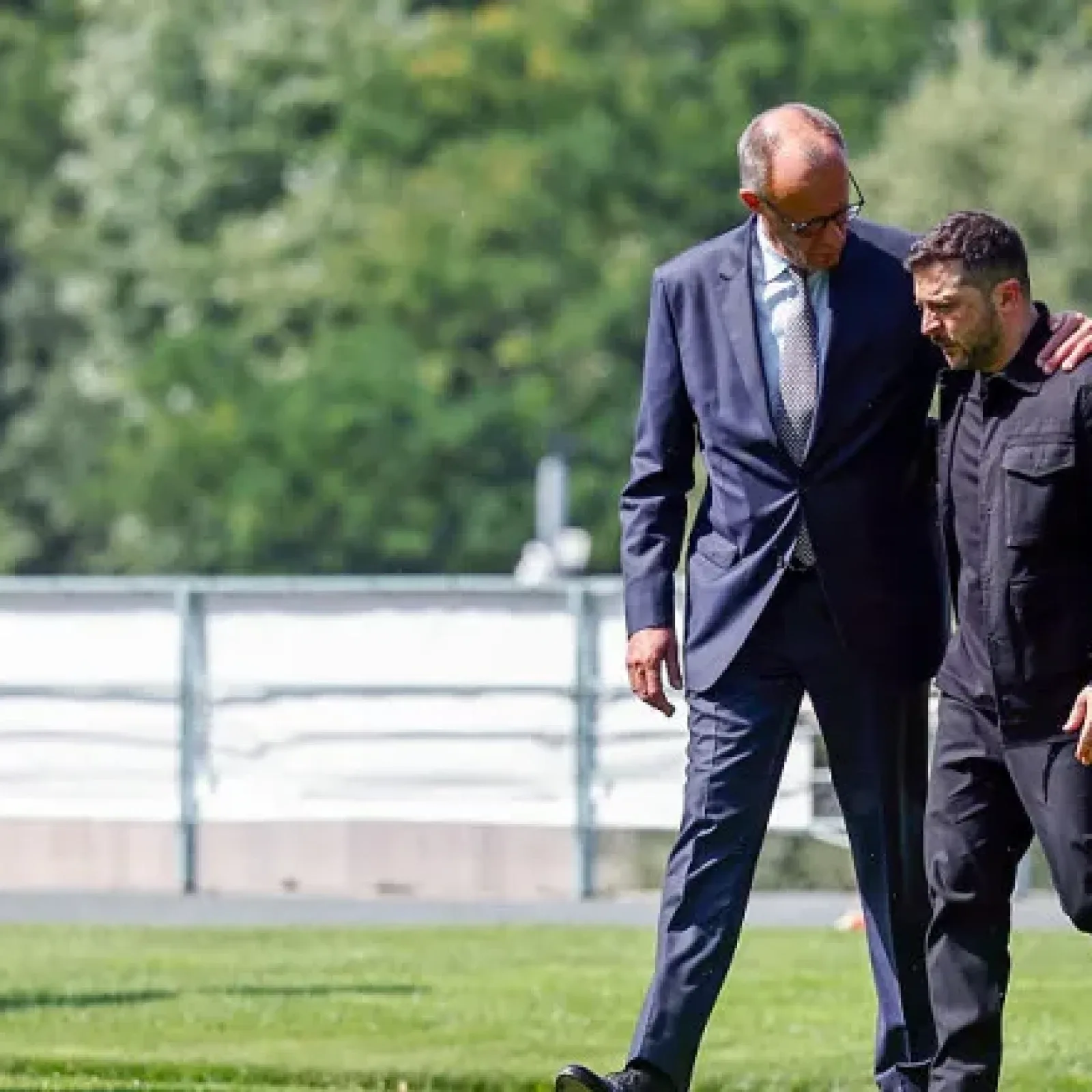 Zelenski și Merz discută despre armistițiu și atacurile rusești.