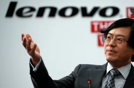 CEO-ul Lenovo discutând despre provocările din industria PC-urilor.