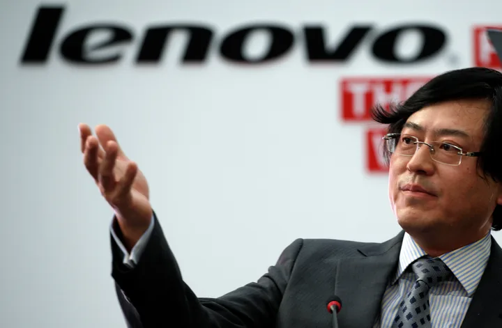 CEO-ul Lenovo discutând despre provocările din industria PC-urilor.