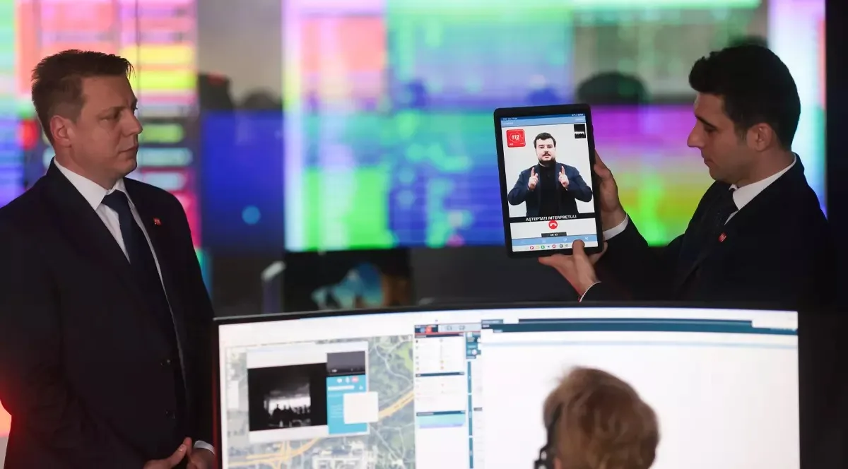 Prezentare a sistemului de apeluri video la 112 în România, cu interpret în limbaj mimico-gestual.