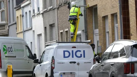 Lucrări de demontare a infrastructurii de fibră în Bruxelles.