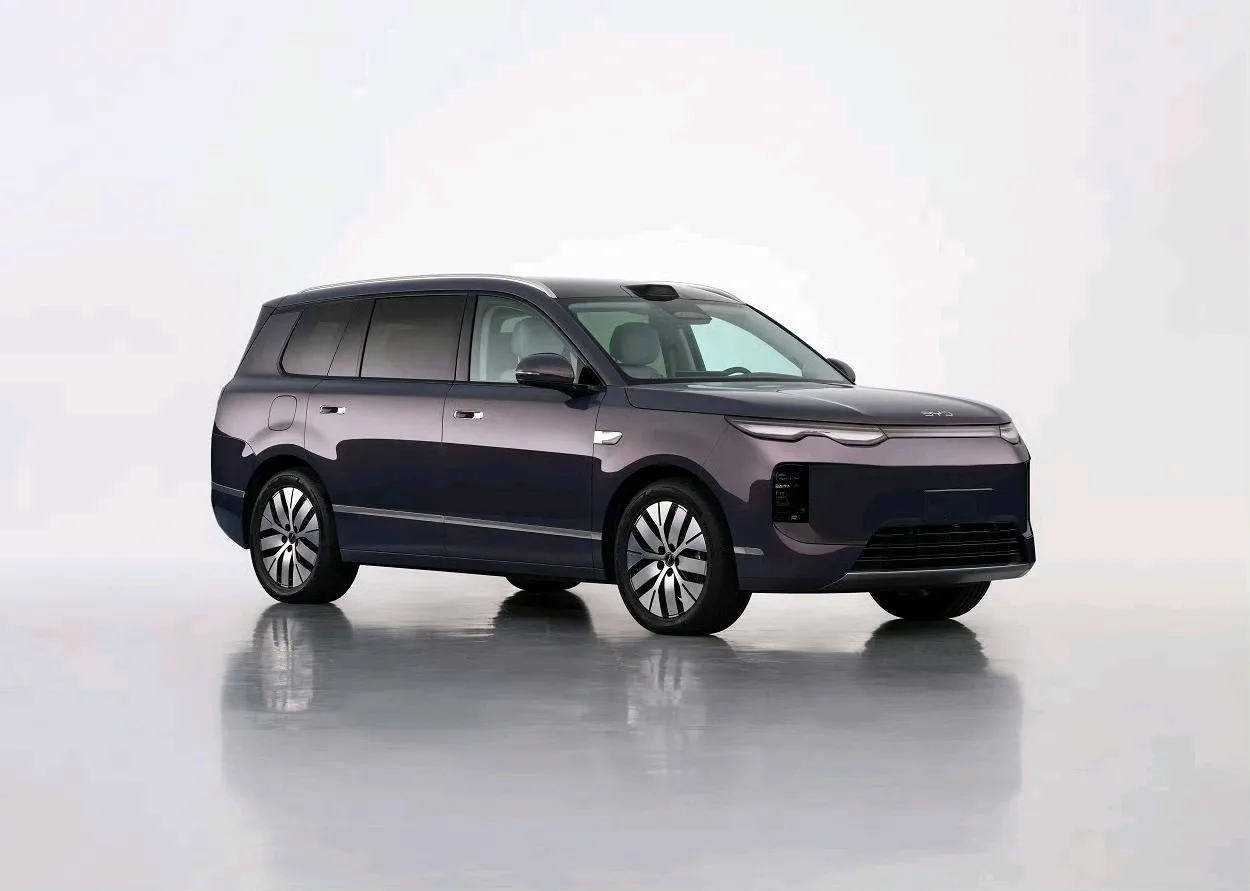 SUV-ul hibrid Haishi 08 de la BYD, cu design modern și șase locuri.