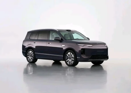 SUV-ul hibrid Haishi 08 de la BYD, cu design modern și șase locuri.