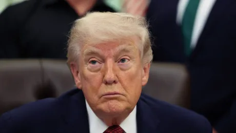 Donald Trump discutând despre blocada navală impusă Iranului în contextul negocierilor nucleare.