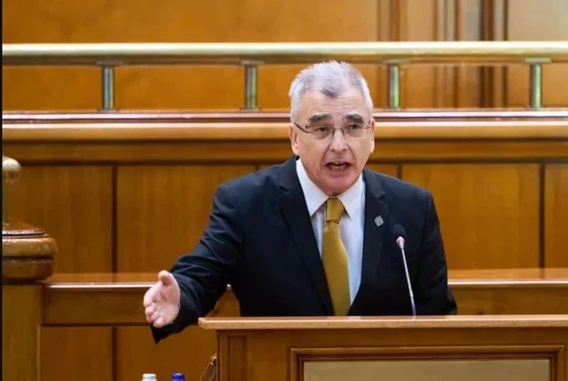 Senatorul Petrișor Peiu discută despre vânzarea acțiunilor de stat în Parlament.