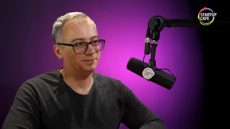 Mihai Raneti discută despre inovațiile CyberSwarm și viitorul calculului neuromorfic.