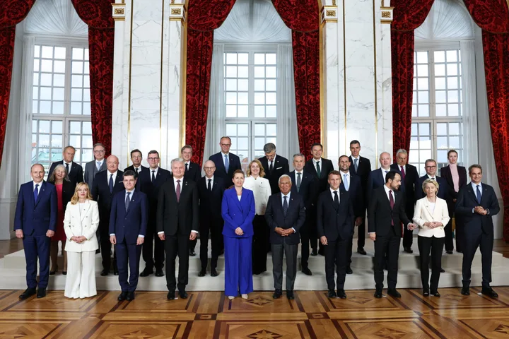 Liderii Uniunii Europene discută despre reforme economice și competiția globală.