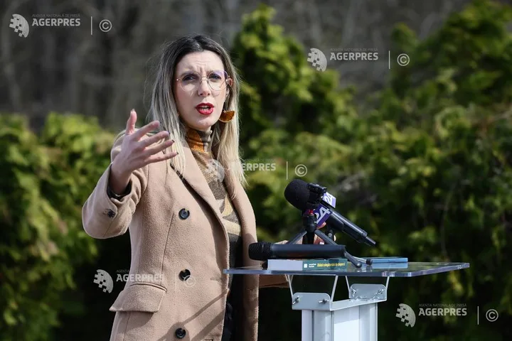 Ministra Mediului discutând despre gestionarea pădurilor din România.