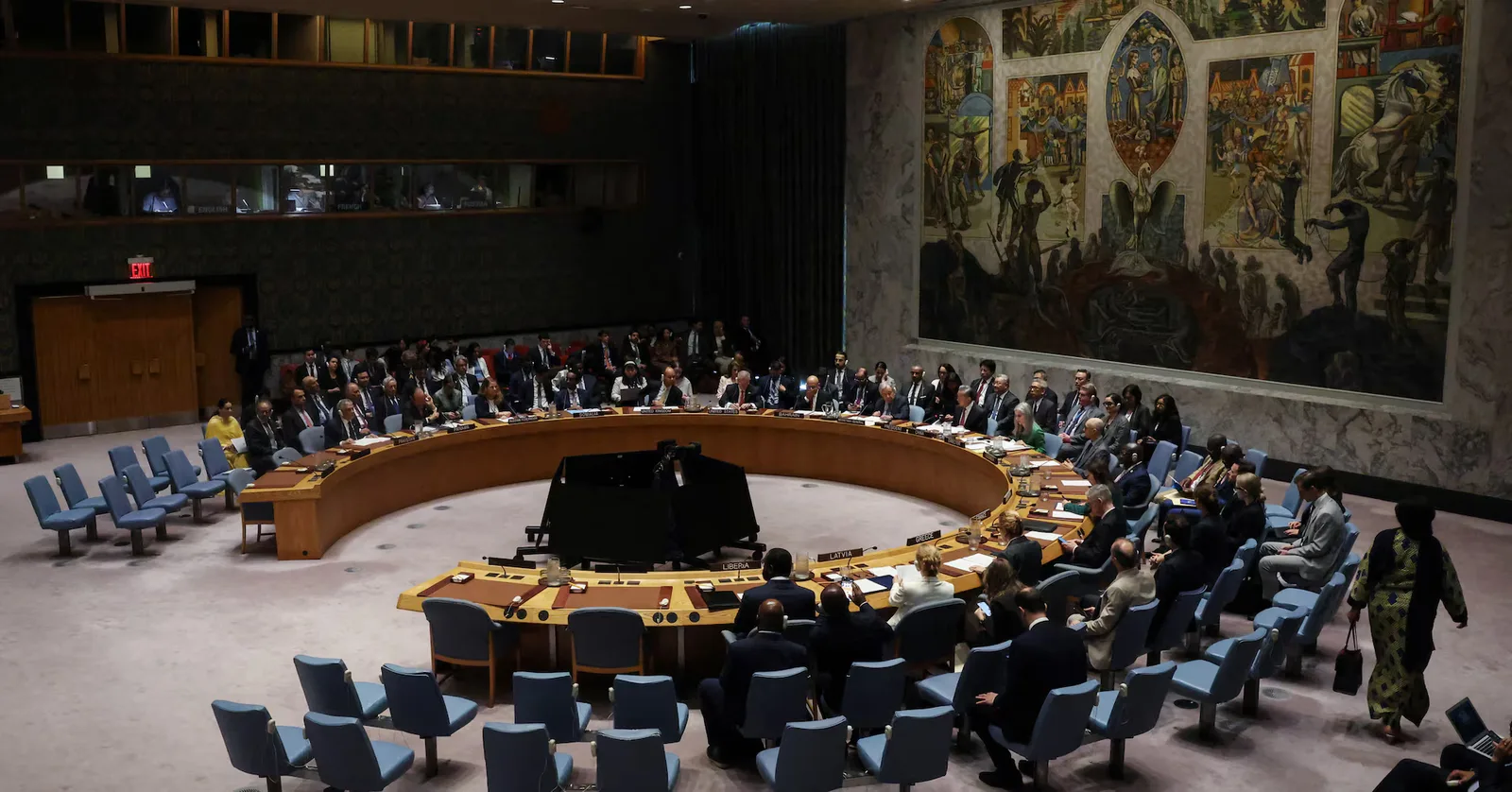 Reuniune a Consiliului de Securitate ONU cu participanți și decoruri specifice.