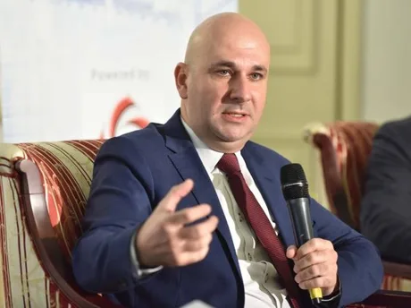 Silviu Avram discutând despre suspendarea mandatului său la Hidroelectrica.