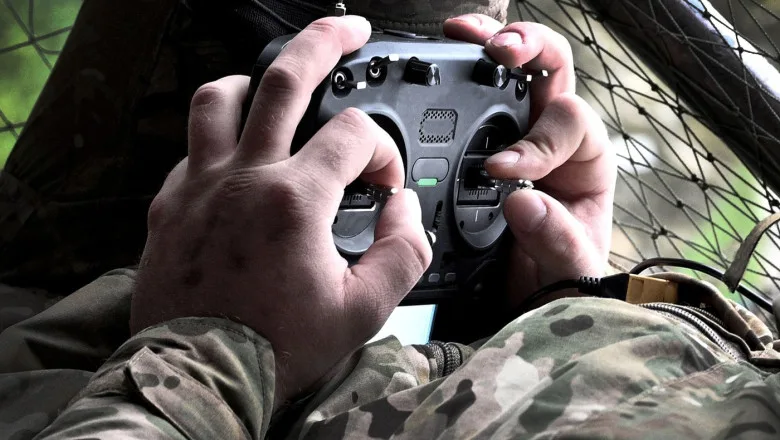 Controlul dronelor de atac în timpul operațiunilor militare ucrainene.