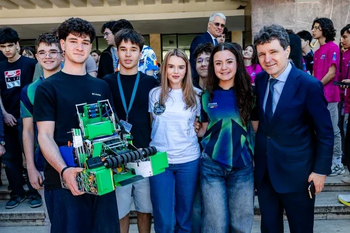 Elevii români de robotică sărbătoresc victoria la competiția mondială din SUA.