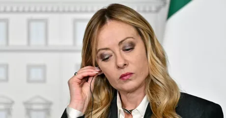 Giorgia Meloni reflectând asupra schimbărilor politice recente în Europa.