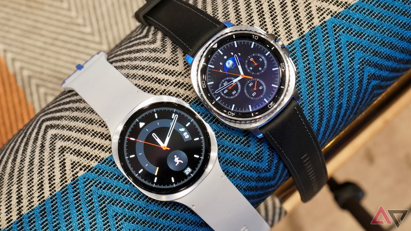 Probleme de autonomie la ceasurile Galaxy Watch din cauza Google Play services.