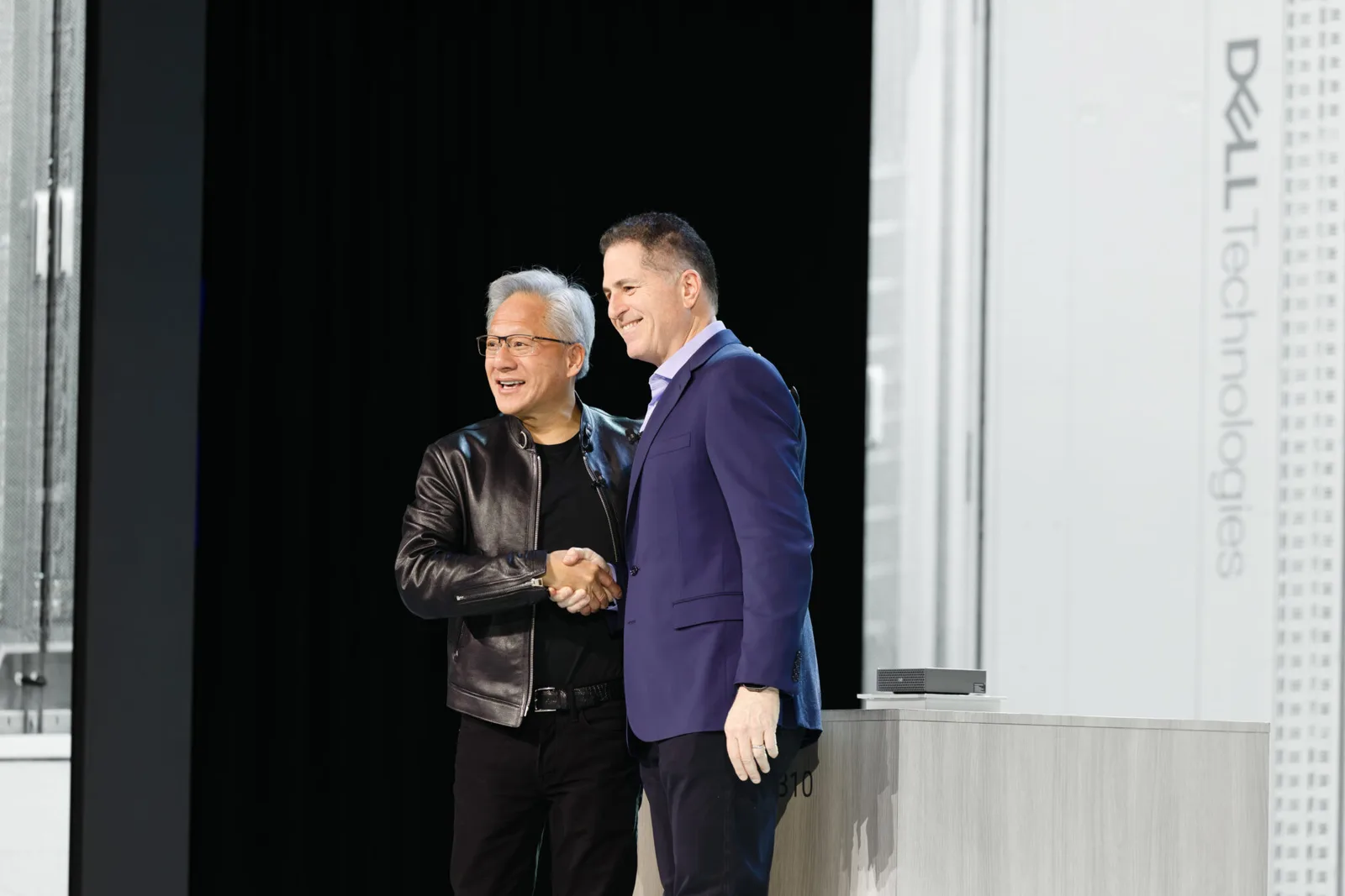 Colaborare între Dell și NVIDIA pentru soluții AI avansate.