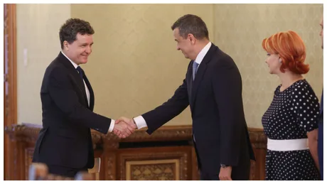 Sorin Grindeanu și Nicușor Dan se salută la Cotroceni în cadrul discuțiilor politice.