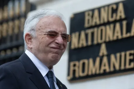 Mugur Isărescu la Banca Națională a României, expresie de neliniște.