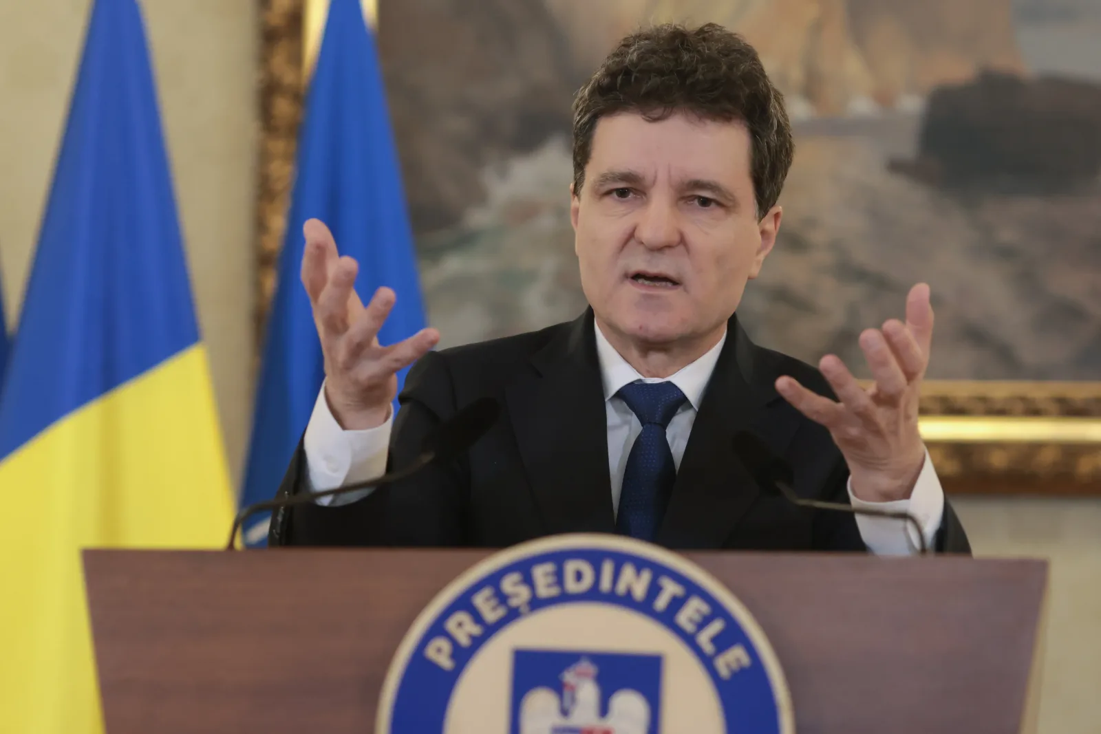 Nicușor Dan discută despre criza politică și rolul său de mediator.