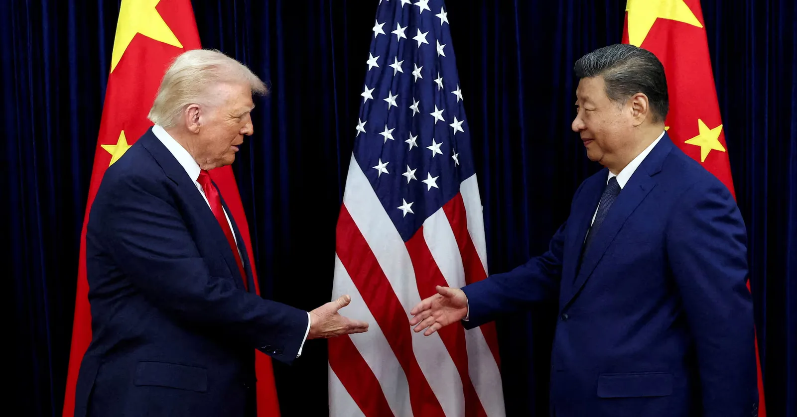 Trump și Xi Jinping se salută la summitul din Beijing, discutând despre inteligența artificială.
