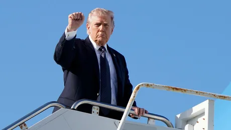 Donald Trump îndeamnă echipajele navelor să traverseze Strâmtoarea Ormuz cu curaj.