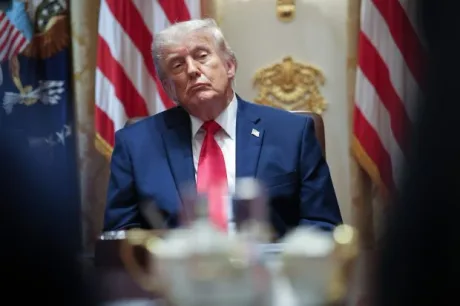 Donald Trump în timpul unei ședințe de cabinet la Casa Albă.