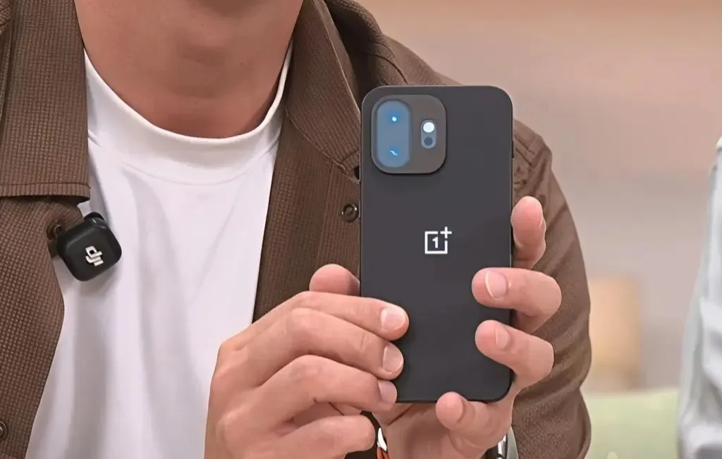 OnePlus 15T prezentat cu un design compact și culori moderne.