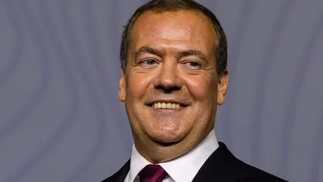 Dmitri Medvedev comentează ironic asupra blocadei din Strâmtoarea Ormuz.