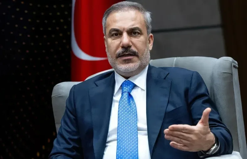 Oficial iranian discutând despre tensiunile din regiune.