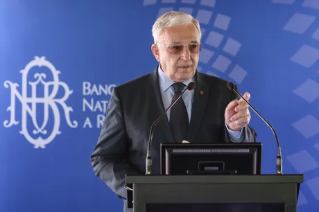 Guvernatorul BNR discută despre politica monetară și inflație.