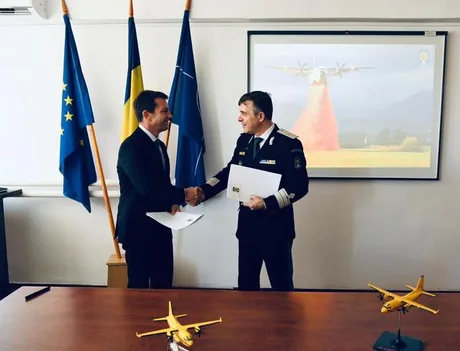 Reprezentanți ai Ministerului Afacerilor Interne semnează un acord pentru aeronave C-27J Spartan.
