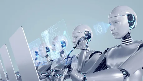 Roboți care lucrează la computere, simbolizând atacuri cibernetice.